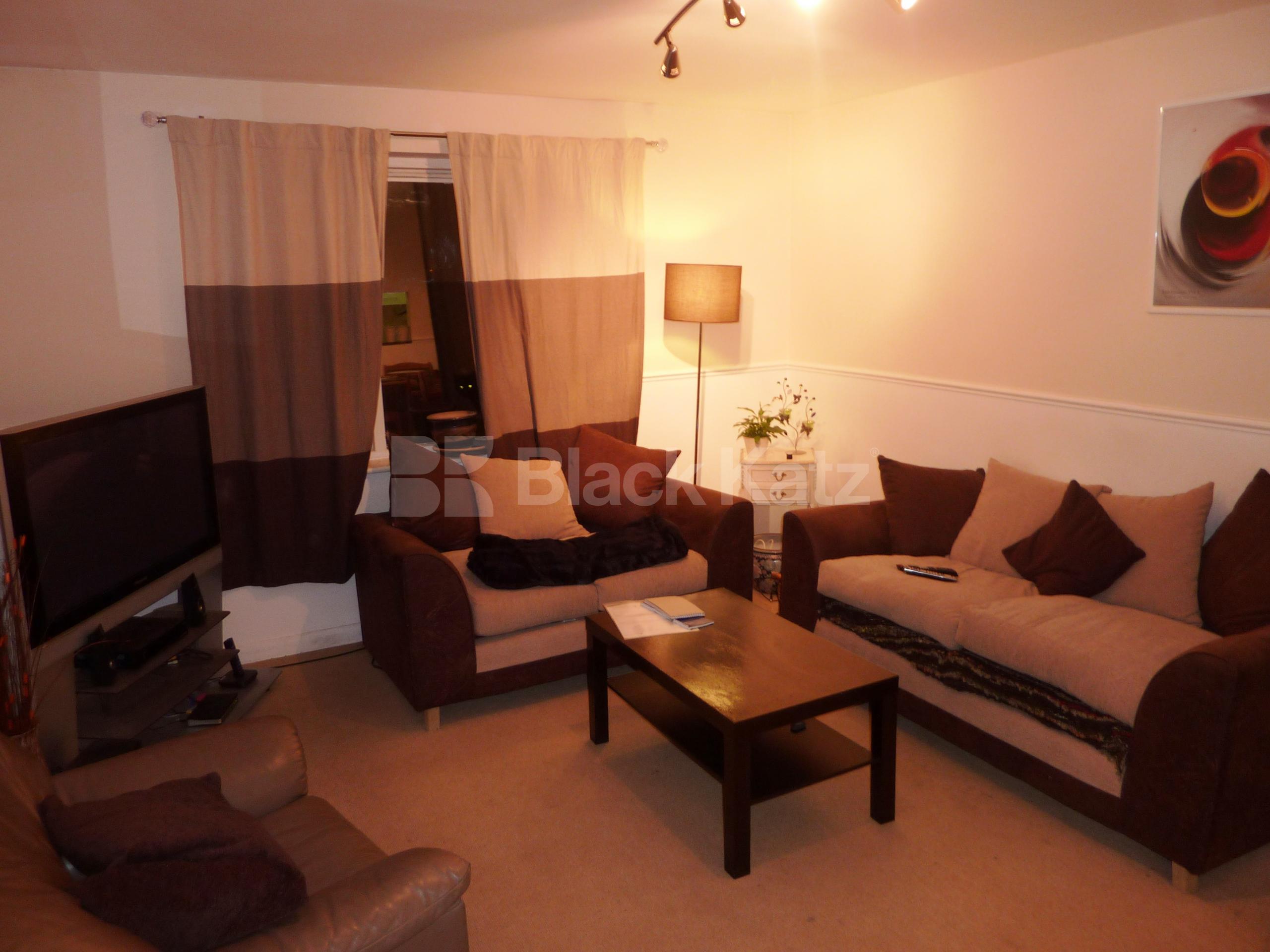 			NEW INSTRUCTION!, 2 Bedroom, 1 bath, 1 reception Flat			 Bunning Way, CALEDONIAN ROAD  N7